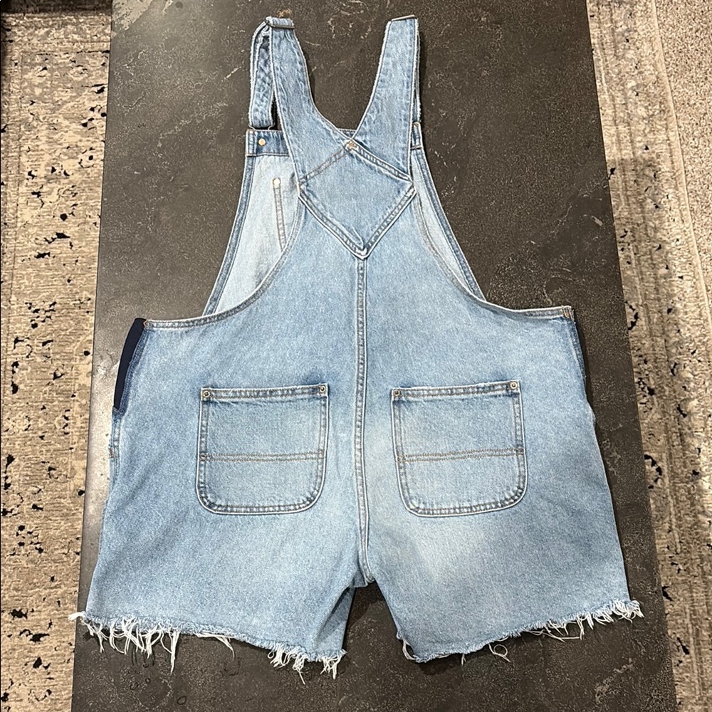 Old Navy Maternity Denim Overall Shorts with Frayed Hem Size Large - Picture 6 of 7